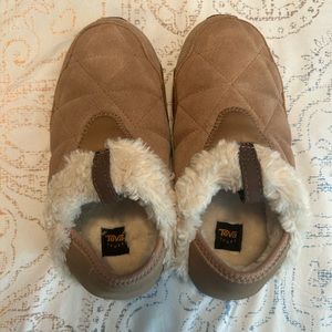 Brand new Teva Reember slipper